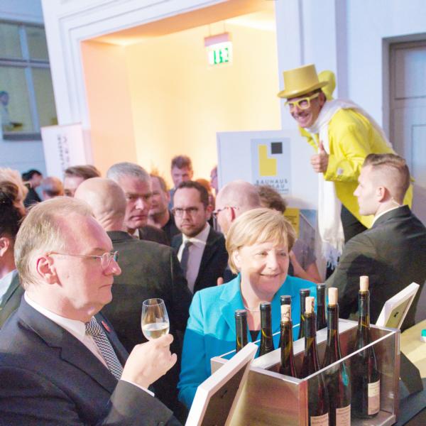 Stelzenwalkact-Merkel