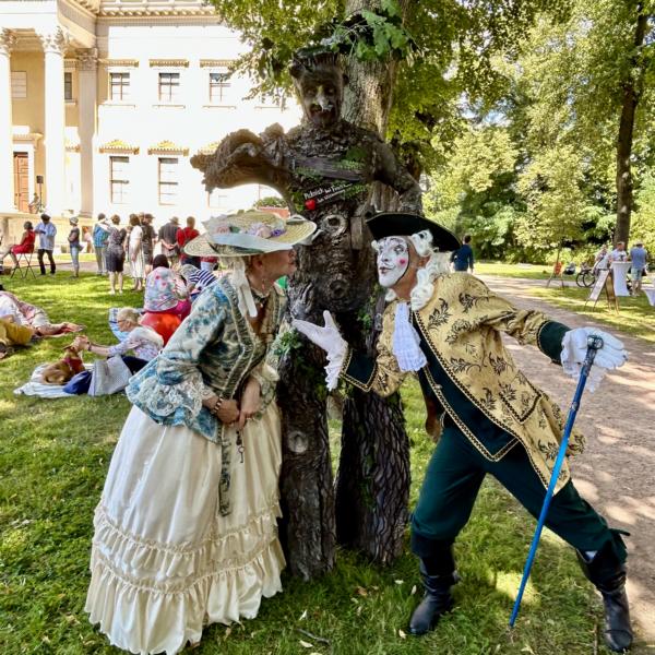 lebender Baum&Pantomime