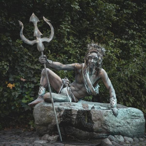 Lebende -Statue-Neptun