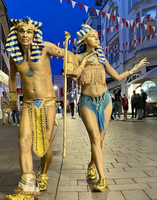 Lebende GoldStatue