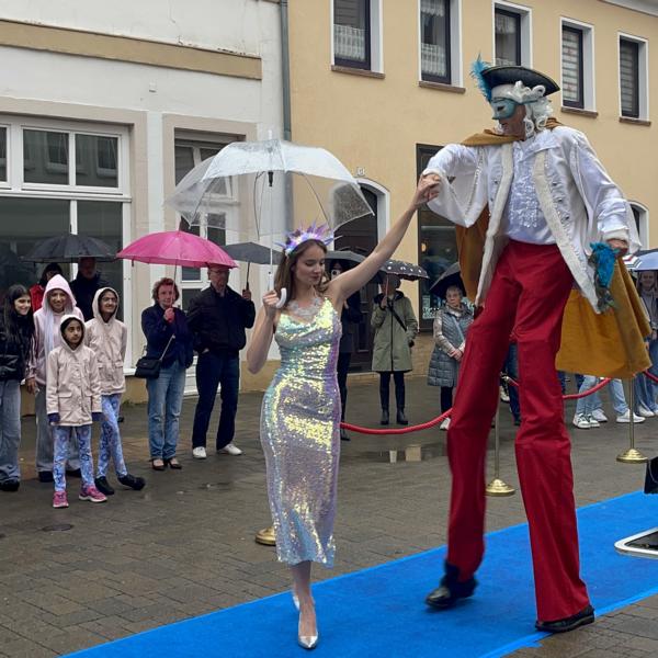 Fashionshow&Stelzenlaeufer