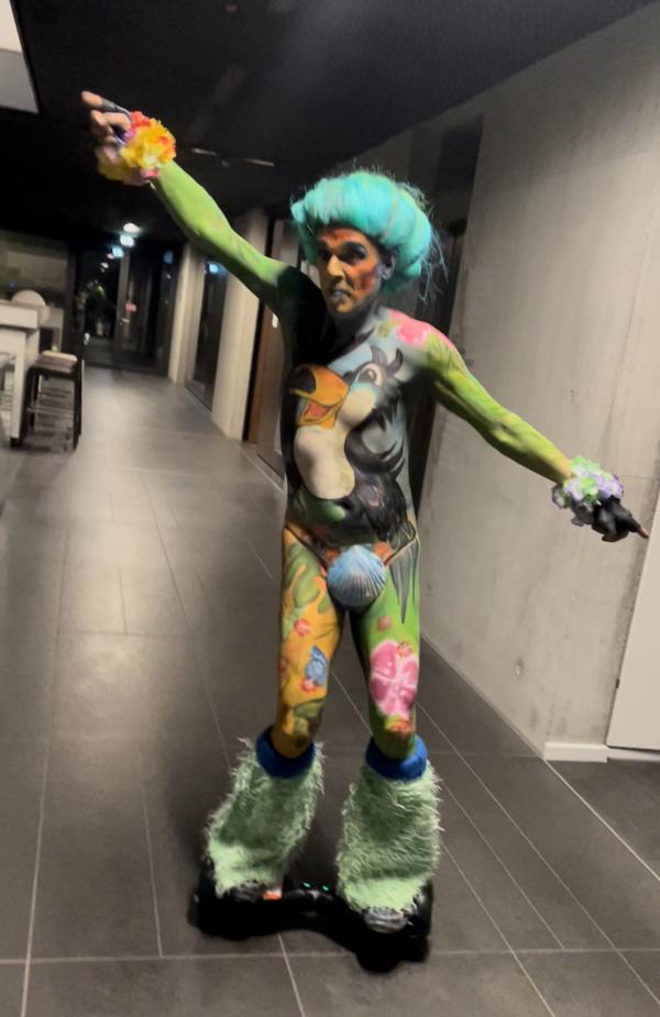 Bodypaint-walkact-Hoverbord