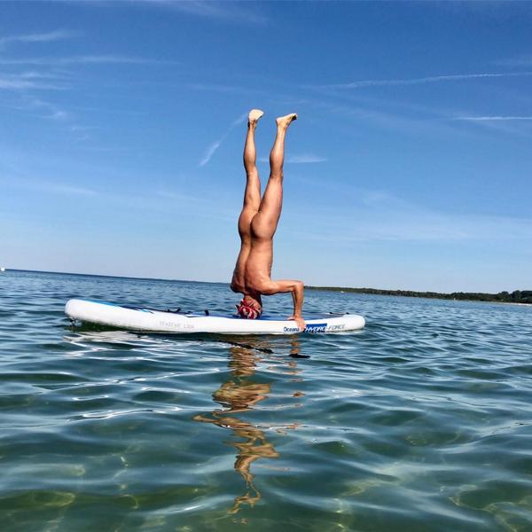 SUP-Handstand-FKK